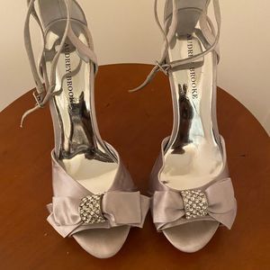 Gray Audrey Brook pumps size 8.5